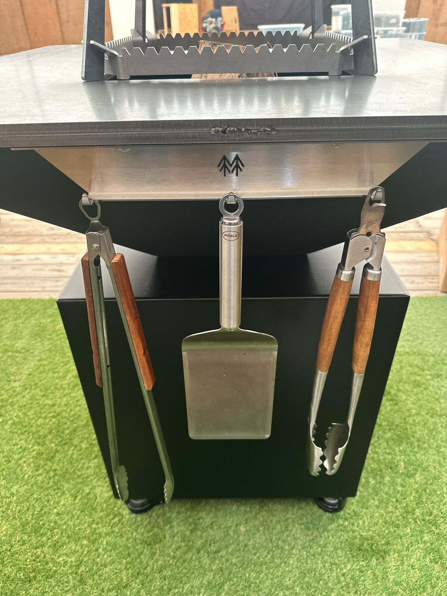 Fyrr Grill Black 85 Set – Stilvolles Grill-Set für Outdoor-Gourmets