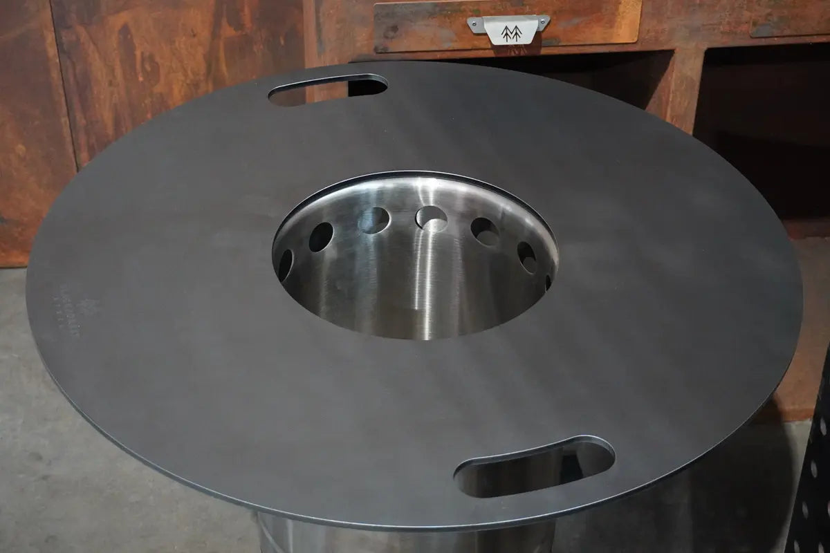 Detailansicht der Feuerplatte Ø800 mm mit Innenloch Ø300 mm aus hitzebeständigem Stahl