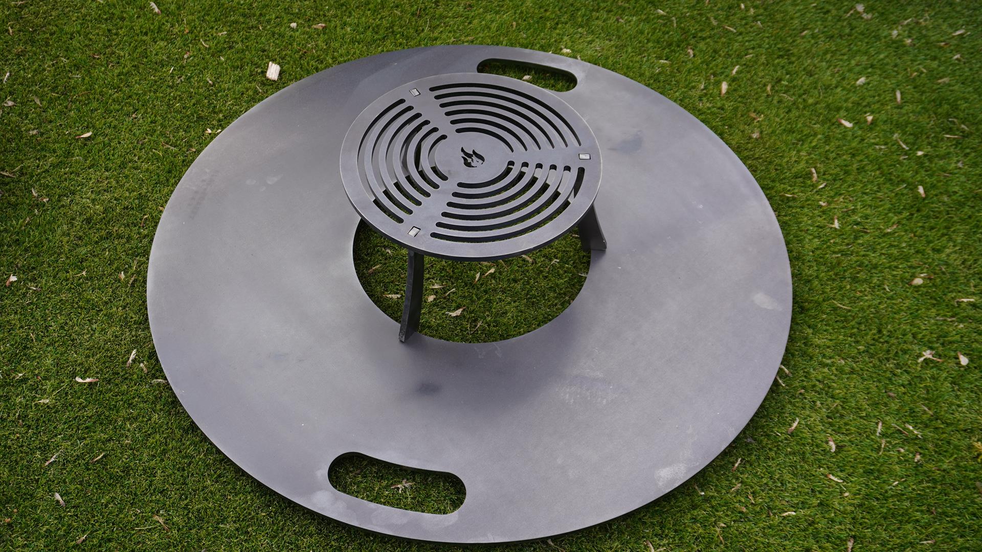 Feuerplatte Ø800 mm mit erhöhtem Grilleinsatz Ø300 mm für Feuerschale und Garten
